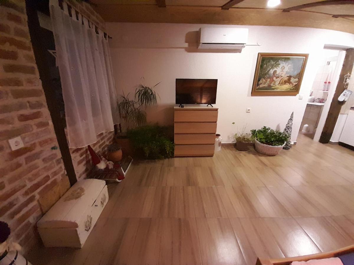 Apartment Ada Bed & Breakfast Gračac Extérieur photo