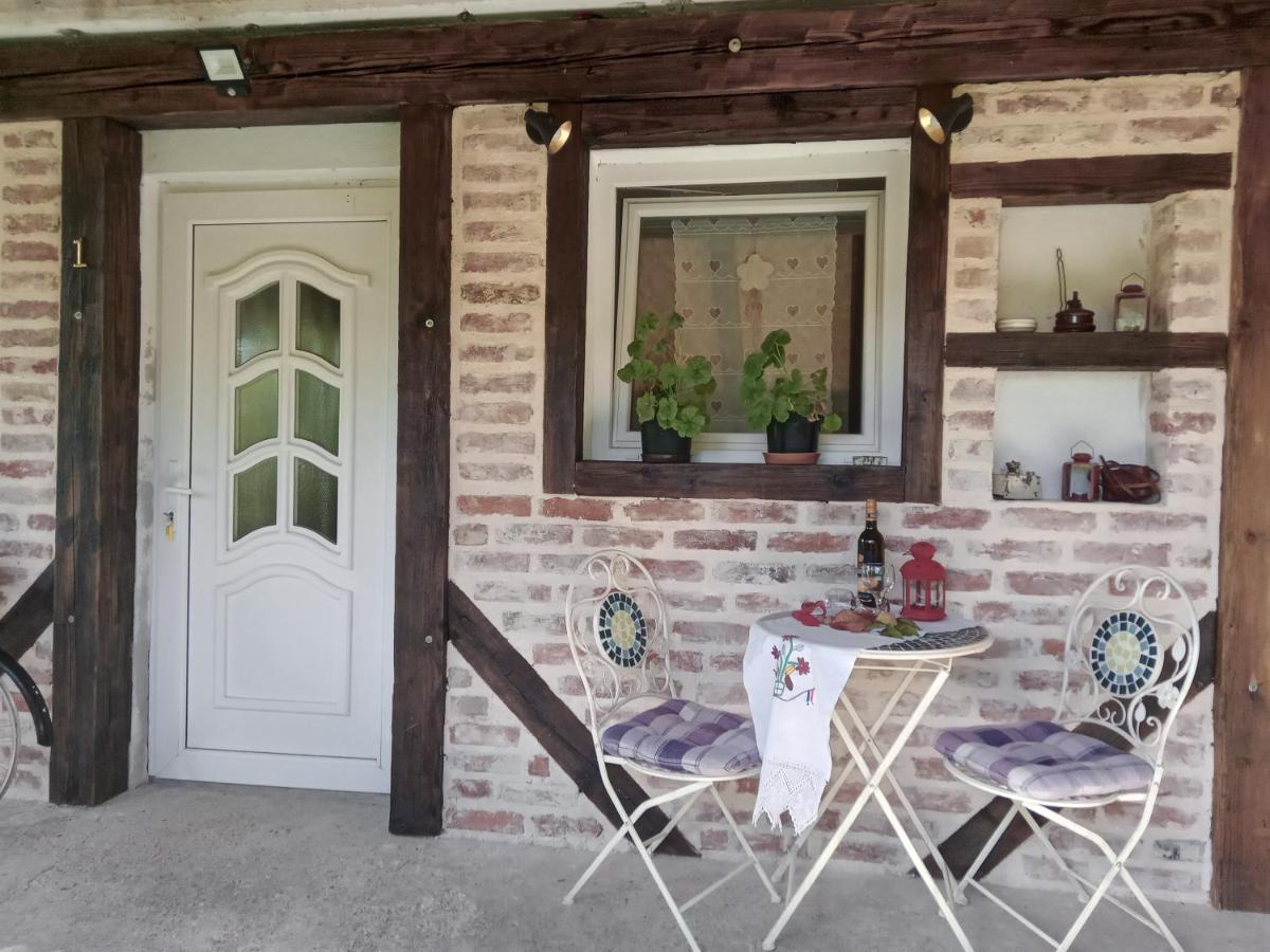 Apartment Ada Bed & Breakfast Gračac Chambre photo