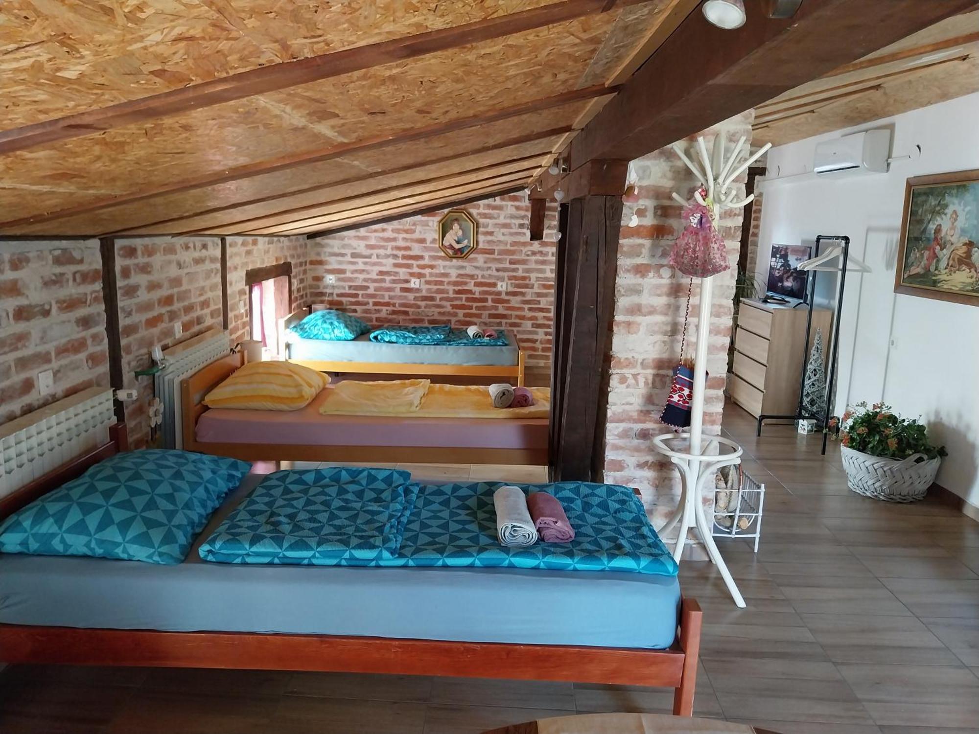 Apartment Ada Bed & Breakfast Gračac Extérieur photo