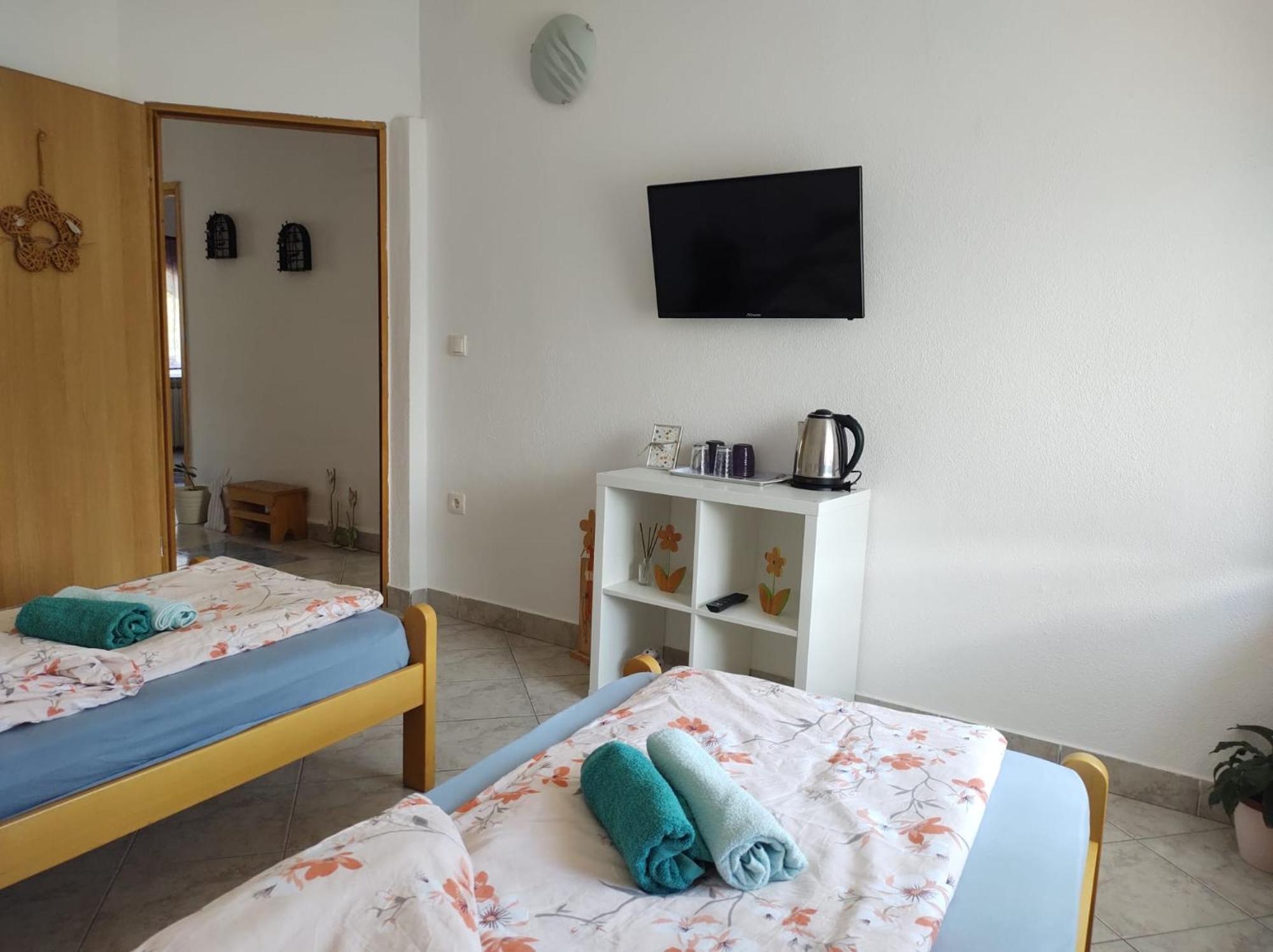Apartment Ada Bed & Breakfast Gračac Chambre photo
