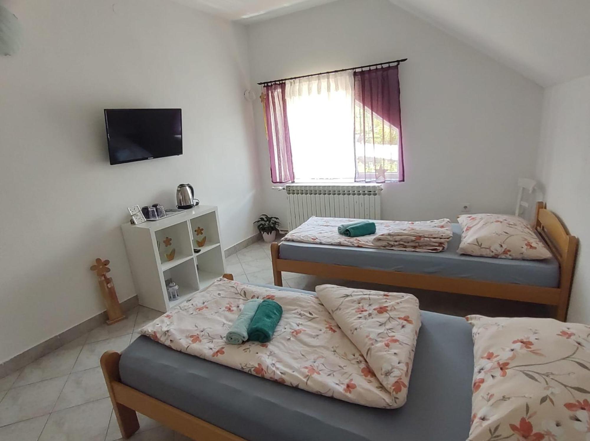 Apartment Ada Bed & Breakfast Gračac Chambre photo